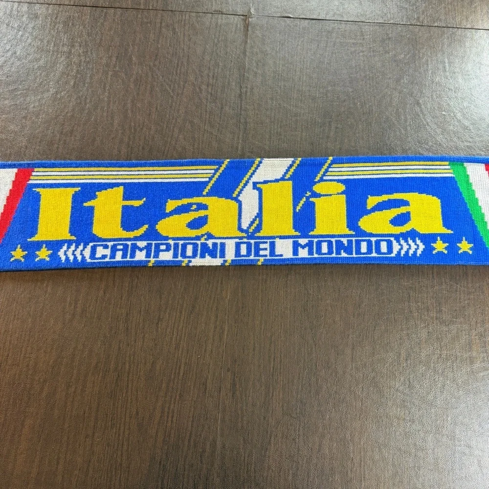 Italy Italia Campioni Del Mondo Blue and Yellow Knit Soccer Scarf - Picture 3 of 5